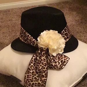 Black fedora hat brown leopard scarf cream flower
